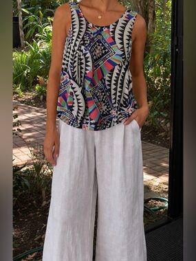 Geometric Patterned Sleeveless Top